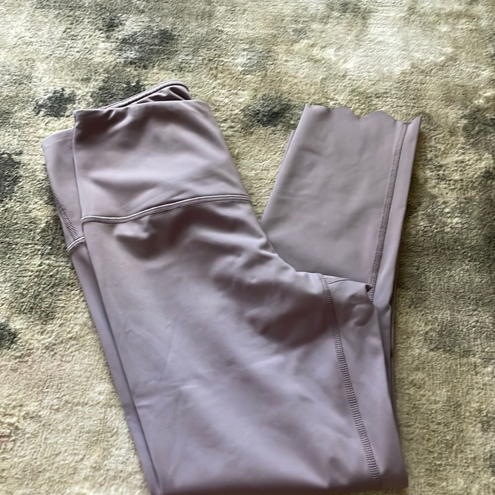 Lavender 💜 3/4 leggings active wear